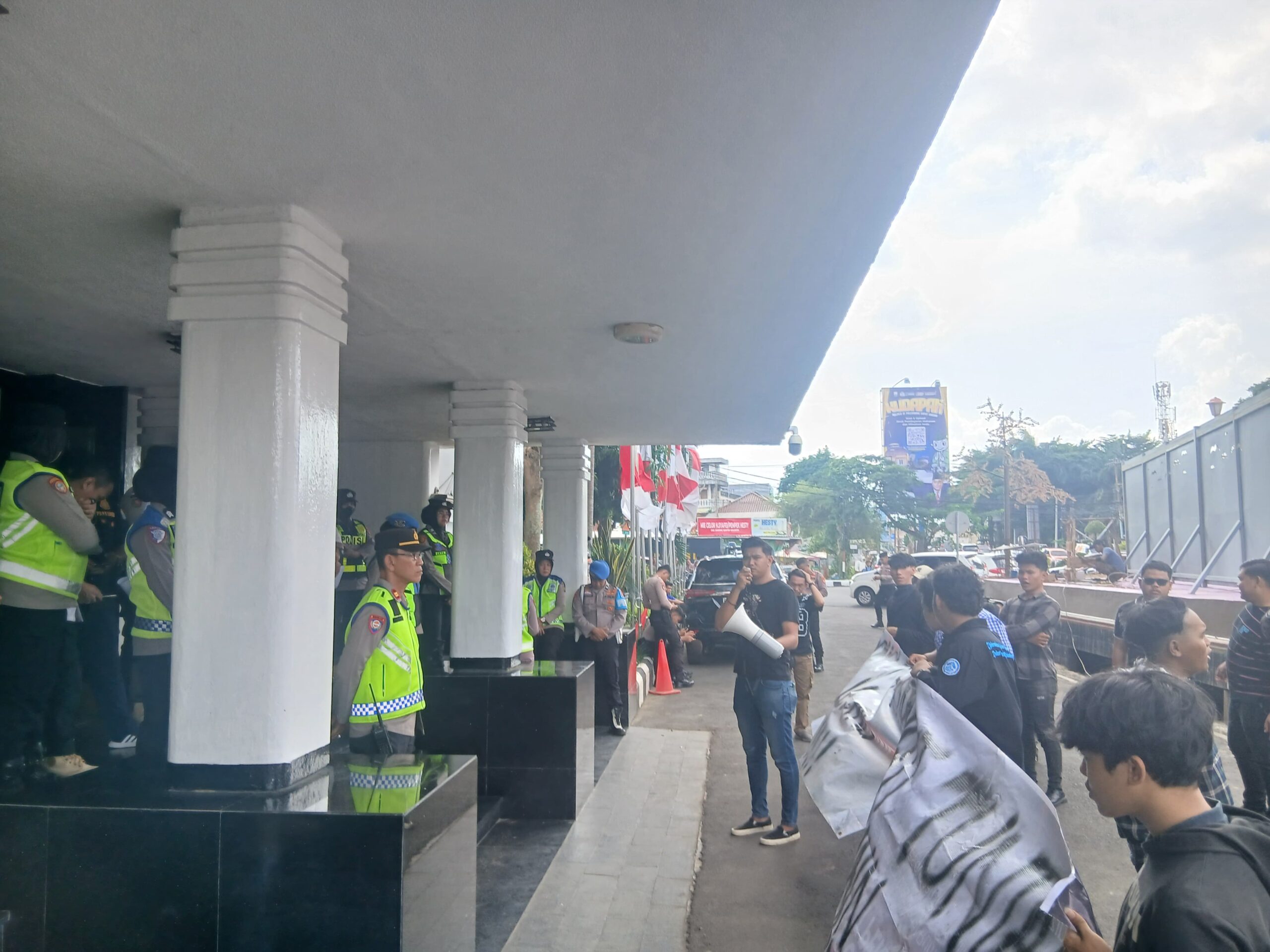 Aliansi Mahasiswa Peduli Kota Pelembang Gelar Aksi Kaji Ulang Pembangunan Yang menyalahi regulasi
