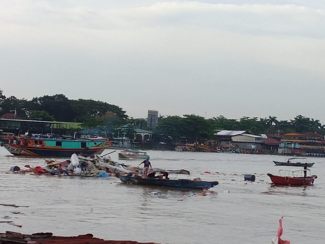 Kapal Jukung kembali Meledak di Sungai Musi Palembang