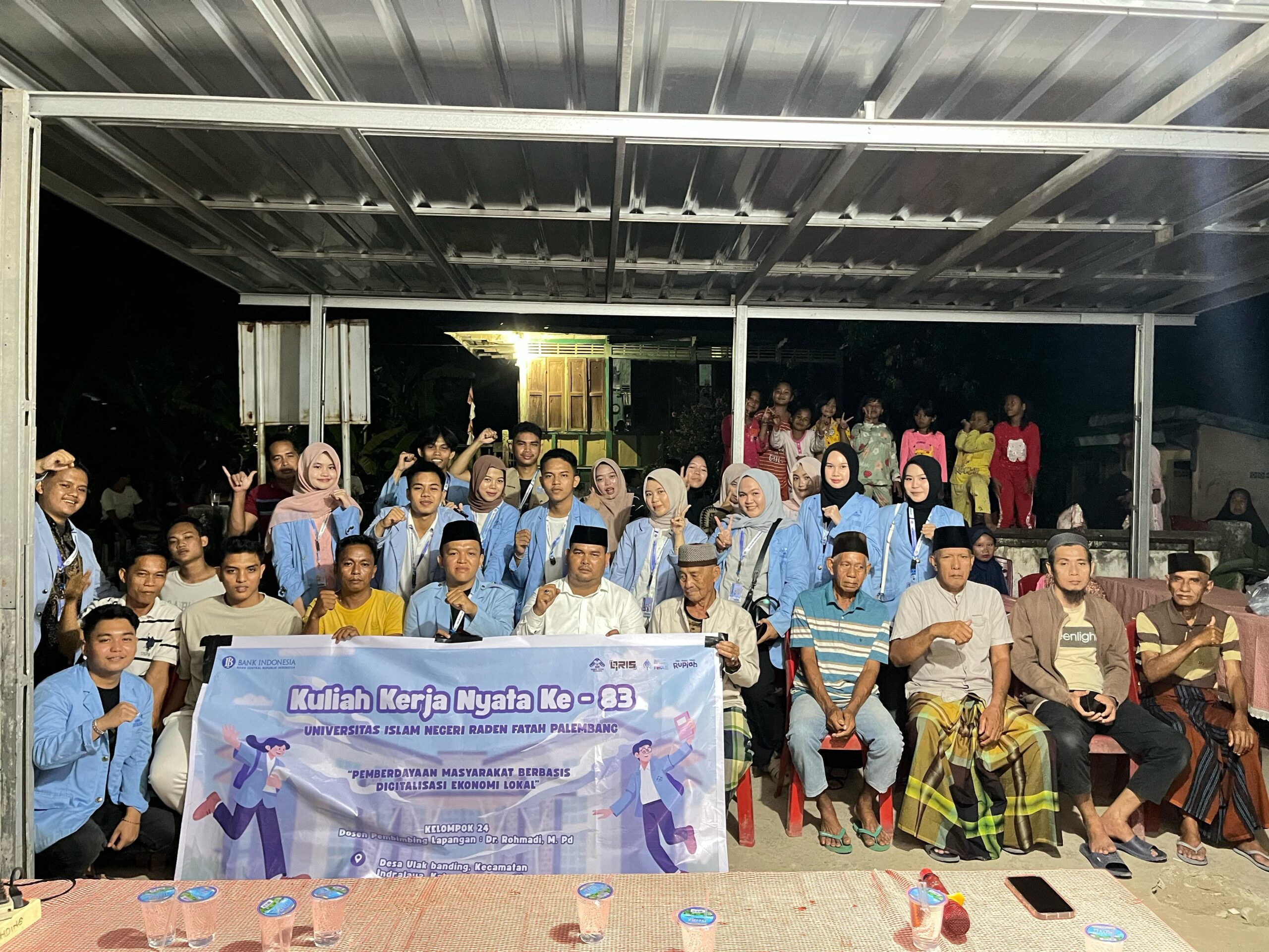 Serah Terima KKN dan Sosialisasi Program BI, Mahasiswa UIN Raden Fatah Disambut Hangat Warga Desa Ulak Banding